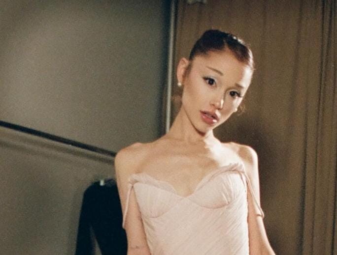 Jelang Rilis Album Petal, Ariana Grande Bagikan Cuplikan Dua Lagu Baru
