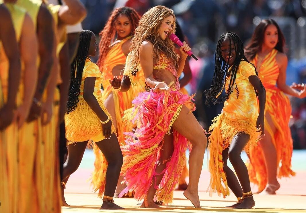 Gaun Spektakuler Shakira di Final Piala Dunia Dibuat 120 Jam dengan 200.000 Kristal Swarovski