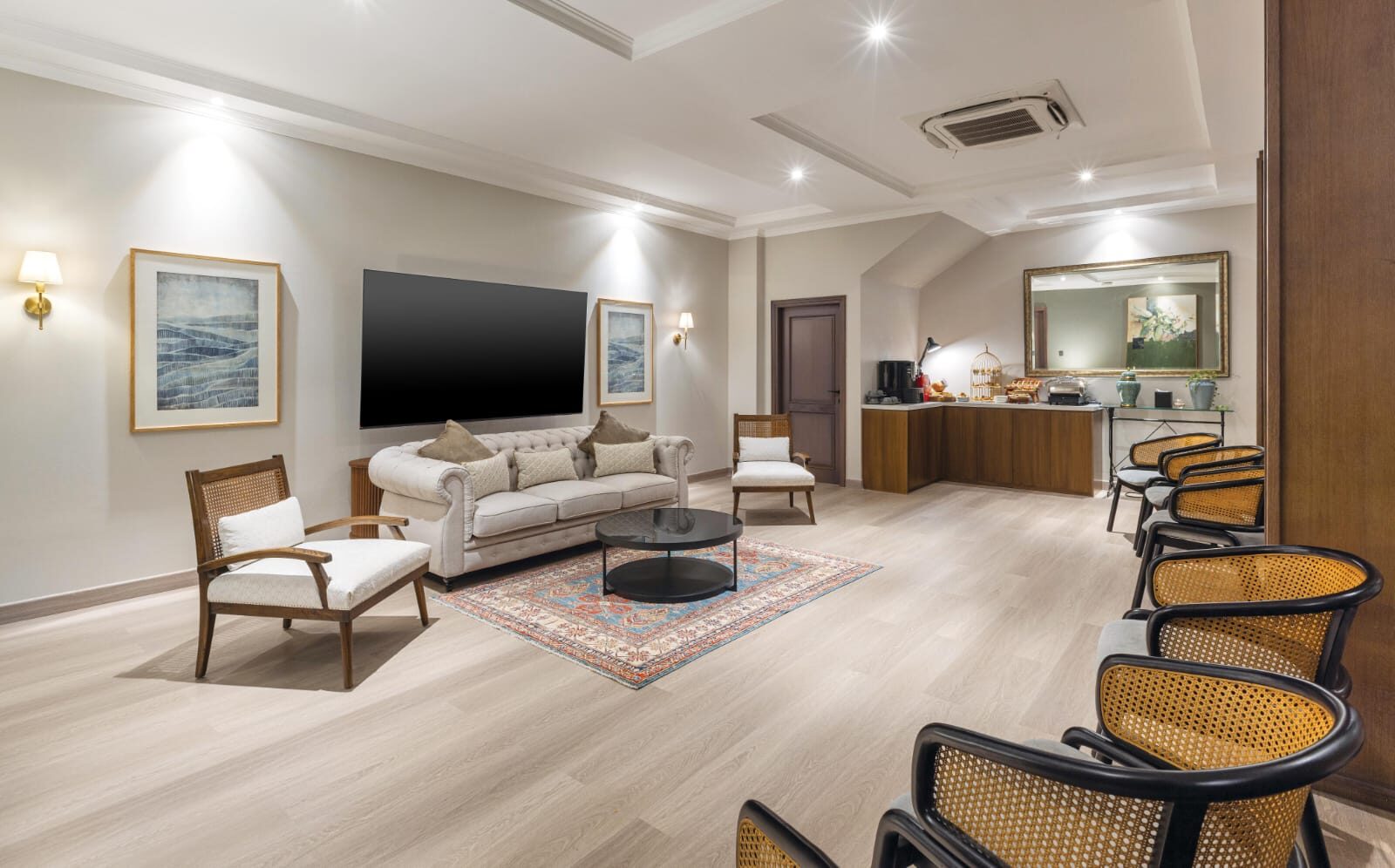 Bangun Ide dan Kolaborasi di Get Together Meeting Room ARTOTEL Casa Hangtuah
