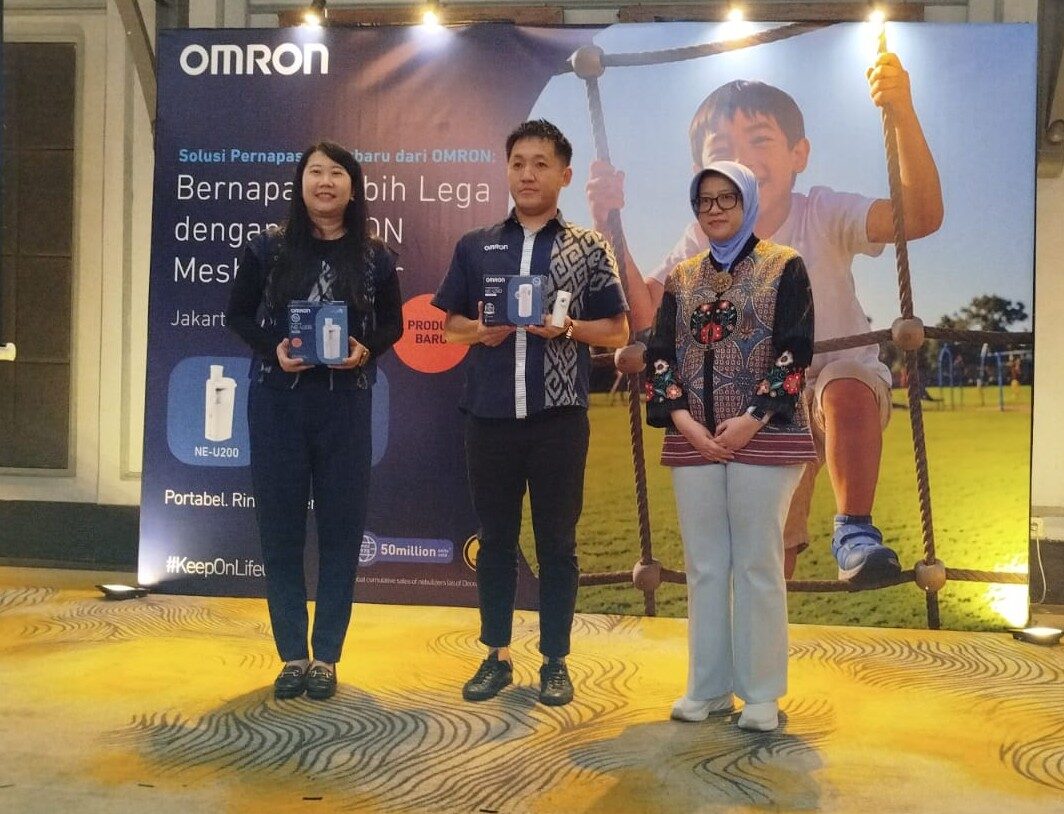 Anak Takut Nebulizer? Omron Hadirkan Alat Terapi Inhalasi Portable yang Senyap dan Praktis