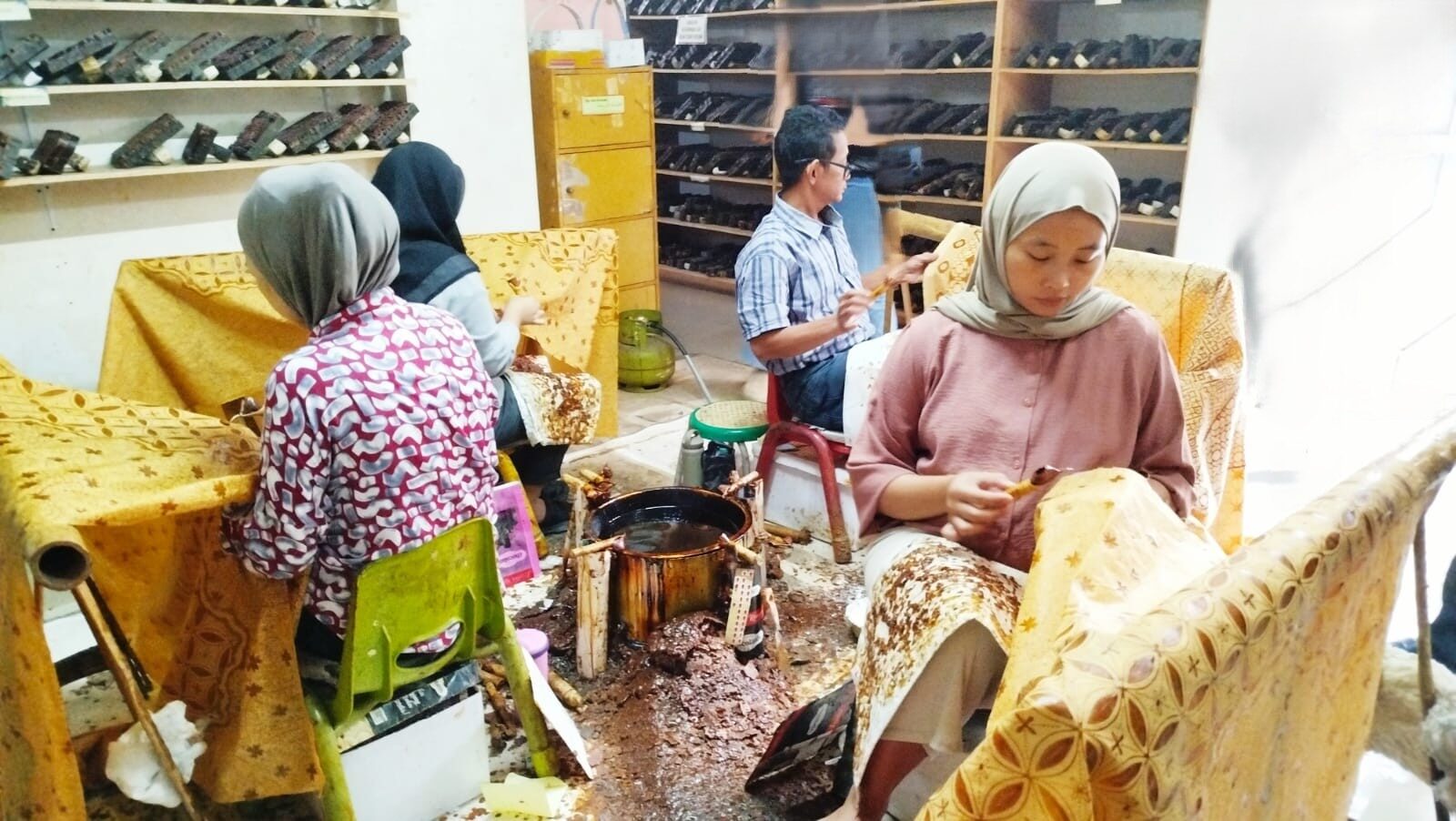 Jelajahi Rumah Batik Komar Bandung, Tempat di Mana Batik Bercerita Lewat Inovasi dan Tradisi