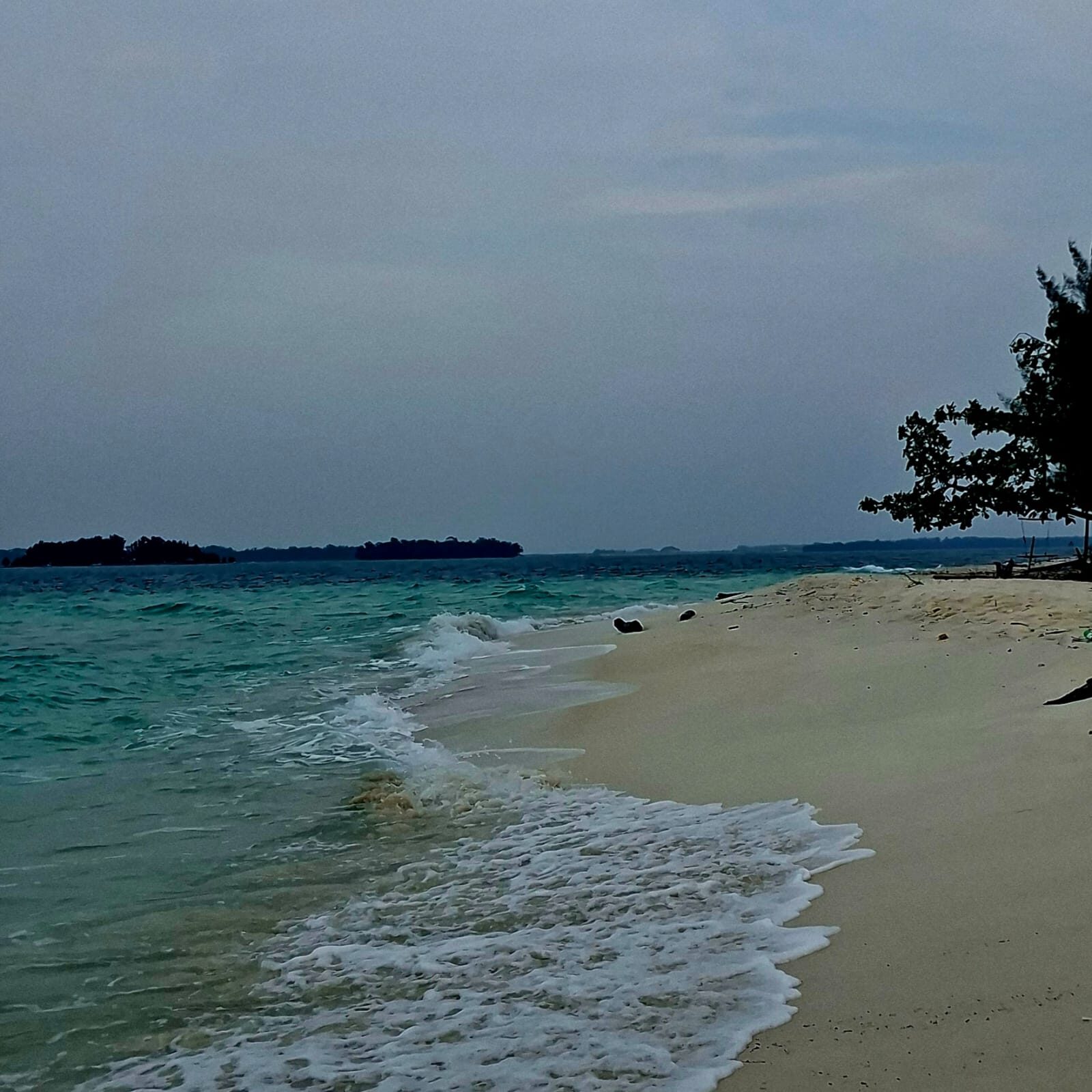 Simak 5 Tips Berikut Cara Memilih Pantai yang Aman Buat Seru-Seruan Bareng Teman Sekolah