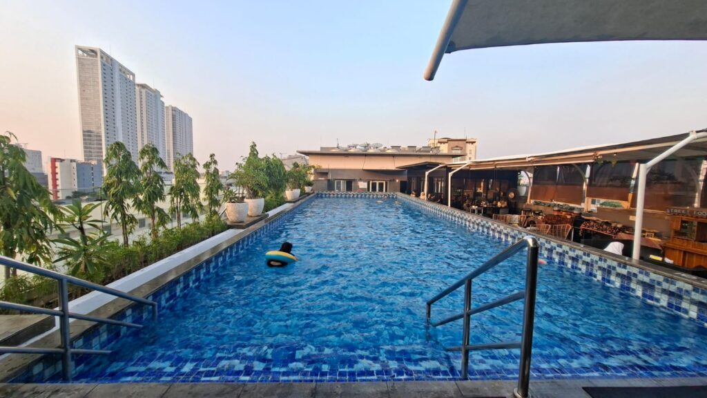 Kombinasi Sempurna Bisnis dan Rekreasi: Menginap Nyaman di Mercure Jakarta Cikini. Foto: Aldian