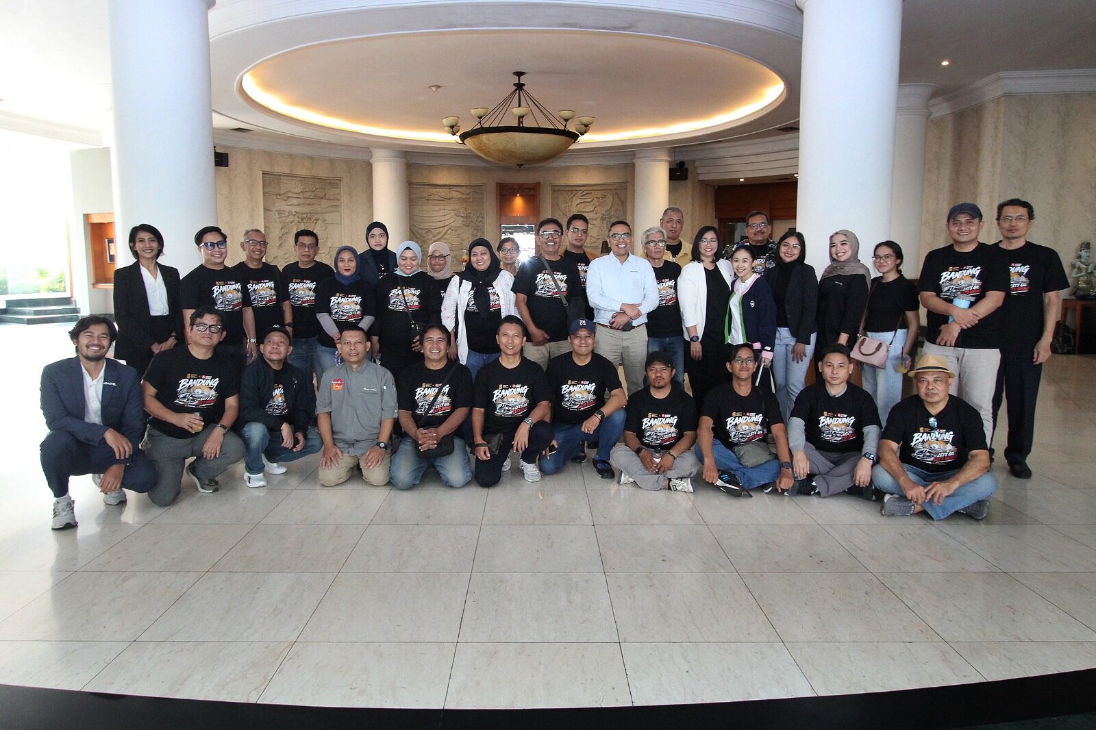 Para jurnalis dari Sindikasi Media Network (SMN) saat berkunjung ke Artotel Suites Aquila Bandung, Jawa Barat, Selasa (14/7/2026). (Foto: Dok. SMN)