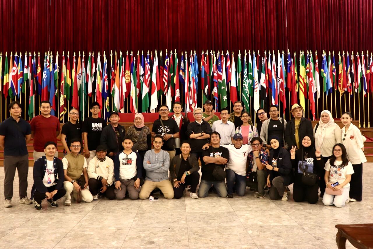 Sindikasi Media Network (SMN) bersama de Braga by ARTOTEL mengikuti tur edukasi yang dipandu edukator Museum Konferensi Asia Afrika untuk mengenal lebih dekat sejarah Konferensi Asia Afrika dan peran Indonesia sebagai tuan rumah. (Foto: SMN)