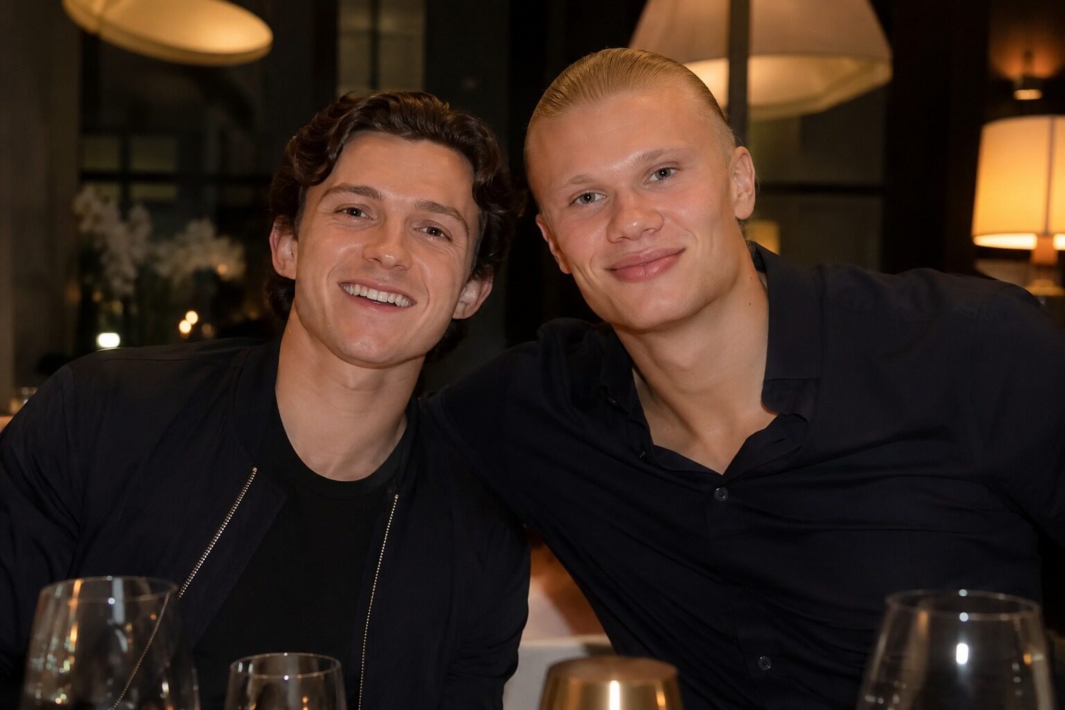 Dari Ghosting Jadi Makan Malam Bareng? Momen Erling Haaland dan Tom Holland Bikin Fans Heboh