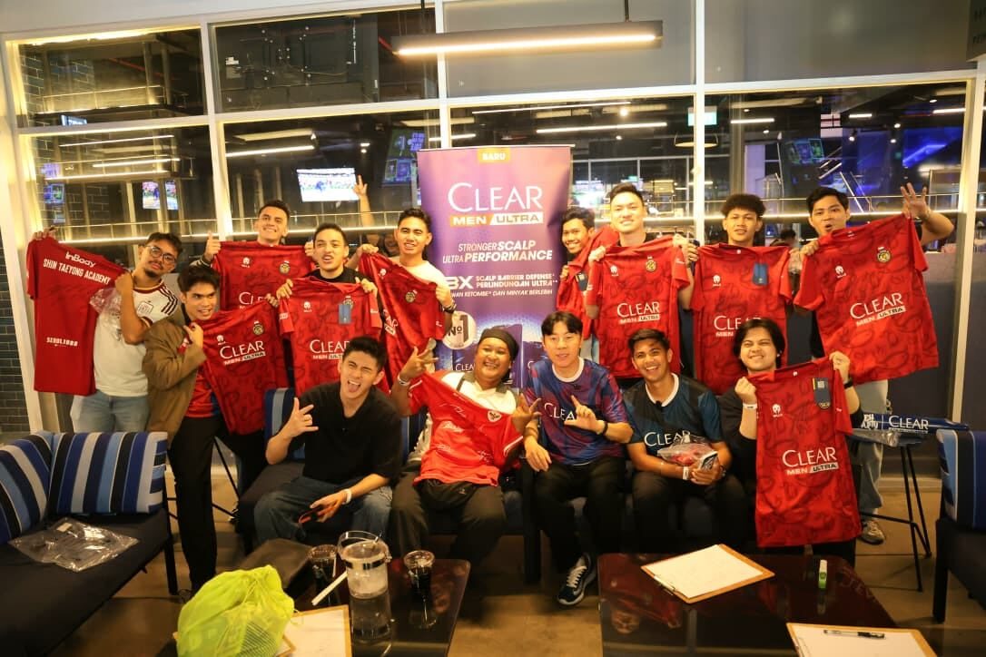 Suporter Spanyol meluapkan kegembiraan saat merayakan gol kemenangan tim favoritnya dalam acara nonton bareng (nobar) Final Piala Dunia 2026 Argentina melawan Spanyol di Top Golf Fatmawati, Jakarta Selatan. Gol Ferran Torres pada babak extra time memastikan Spanyol keluar sebagai juara dunia. (Foto: Dol. Clear)