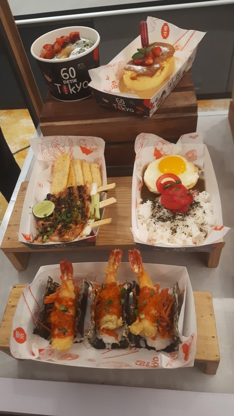 Beragam hidangan khas Jepang seperti Hambagu dan Menchi Katsu disajikan untuk memanjakan pencinta kuliner Negeri Sakura. (Foto: Urbanvibes/Ima)