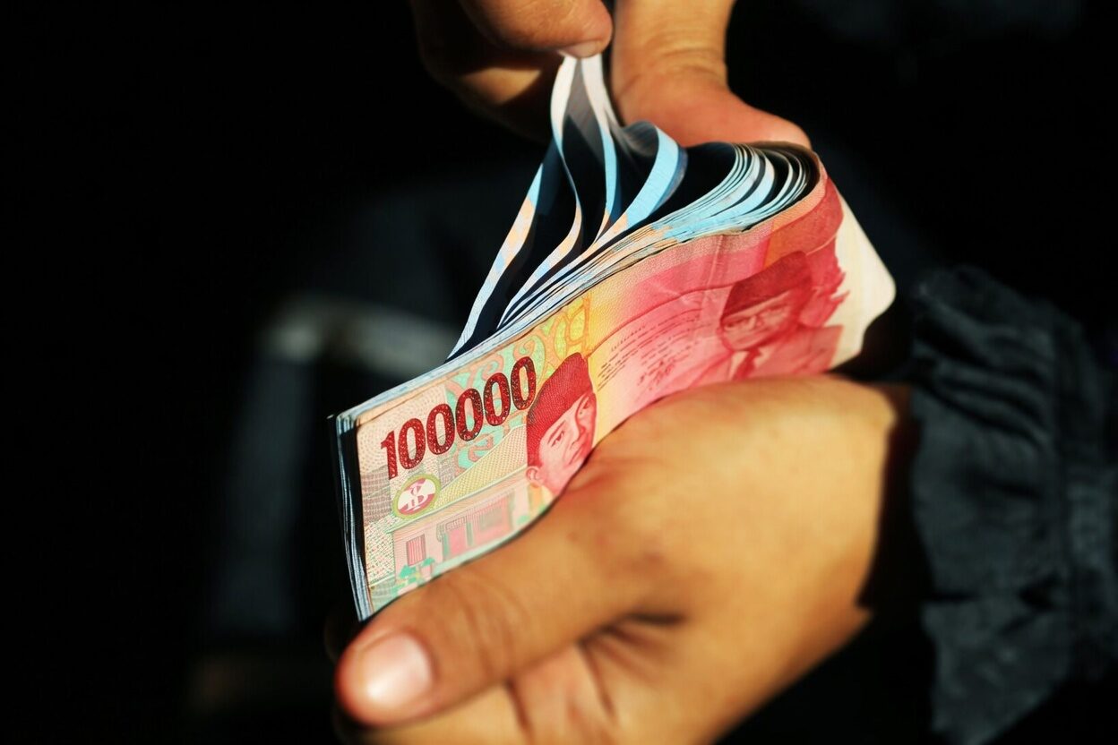 Rupiah Tembus Rp18.056 per Dolar AS, Kenapa Nilai Tukar Terus Melemah?