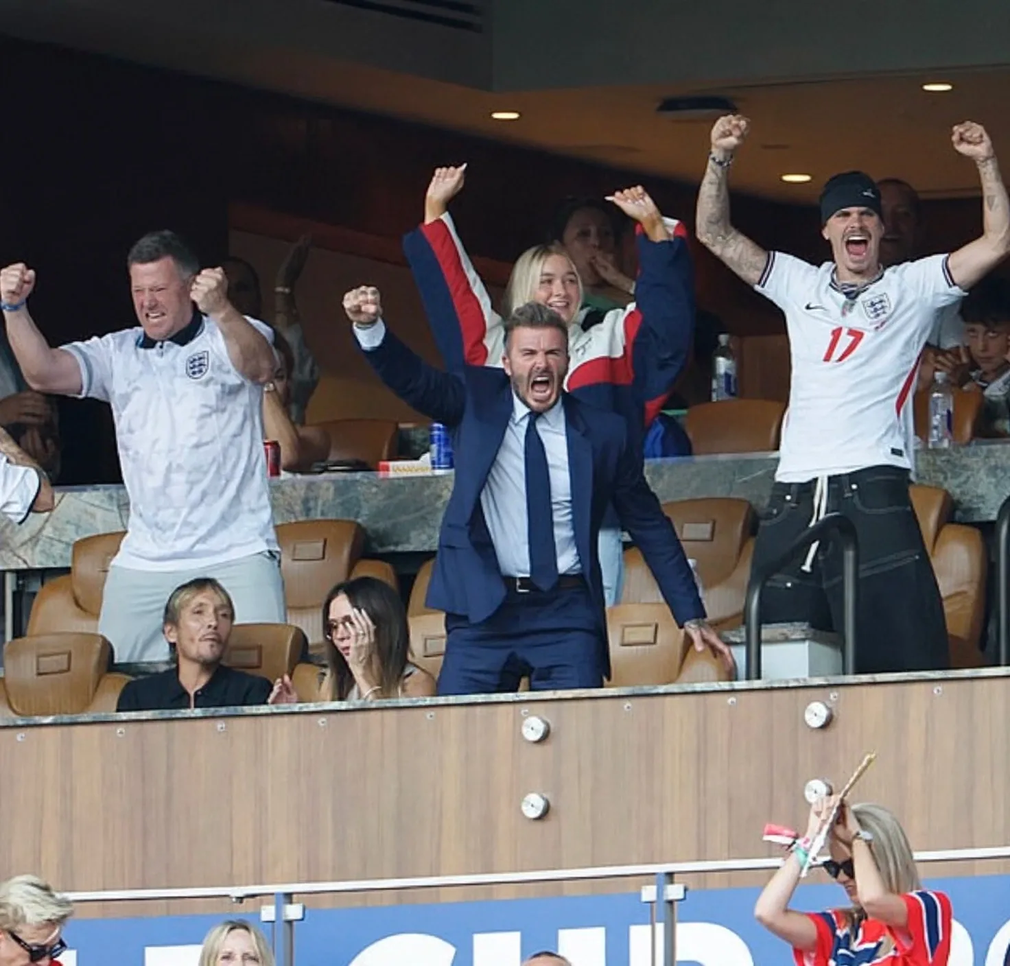 David Beckham dan Victoria Beckham Viral Saat Nonton Timnas Inggris, Momen di Tribun VIP Malah Jadi Bahan Meme Netizen