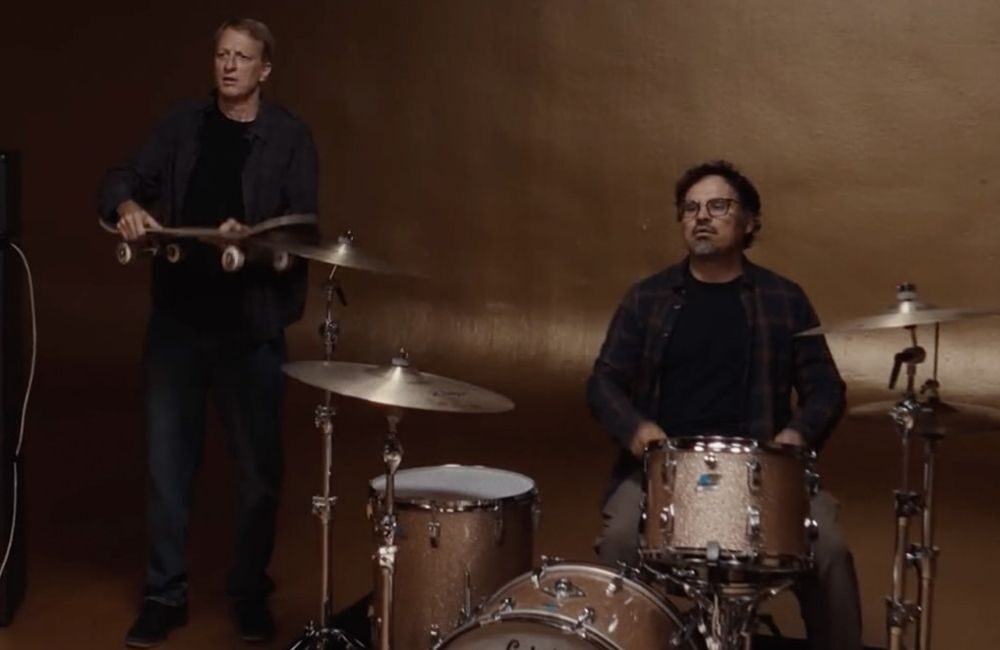 Tony Hawk di musik video C.E.O. Weezer - sumber foto instagram/weezer