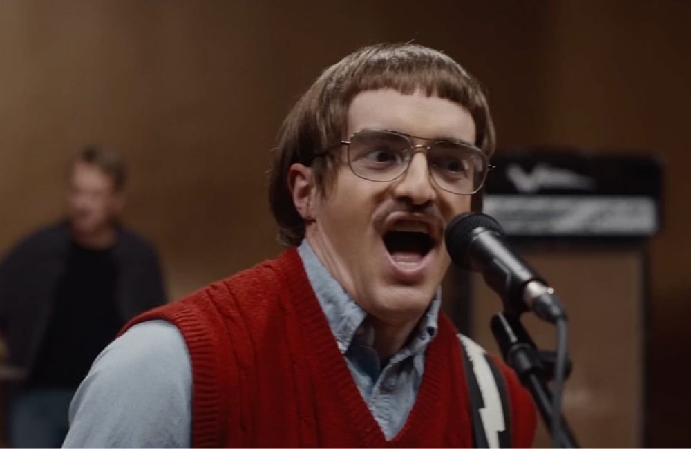 Jay Rensaw di musik video C.E.O. Weezer - sumber foto instagram/weezer