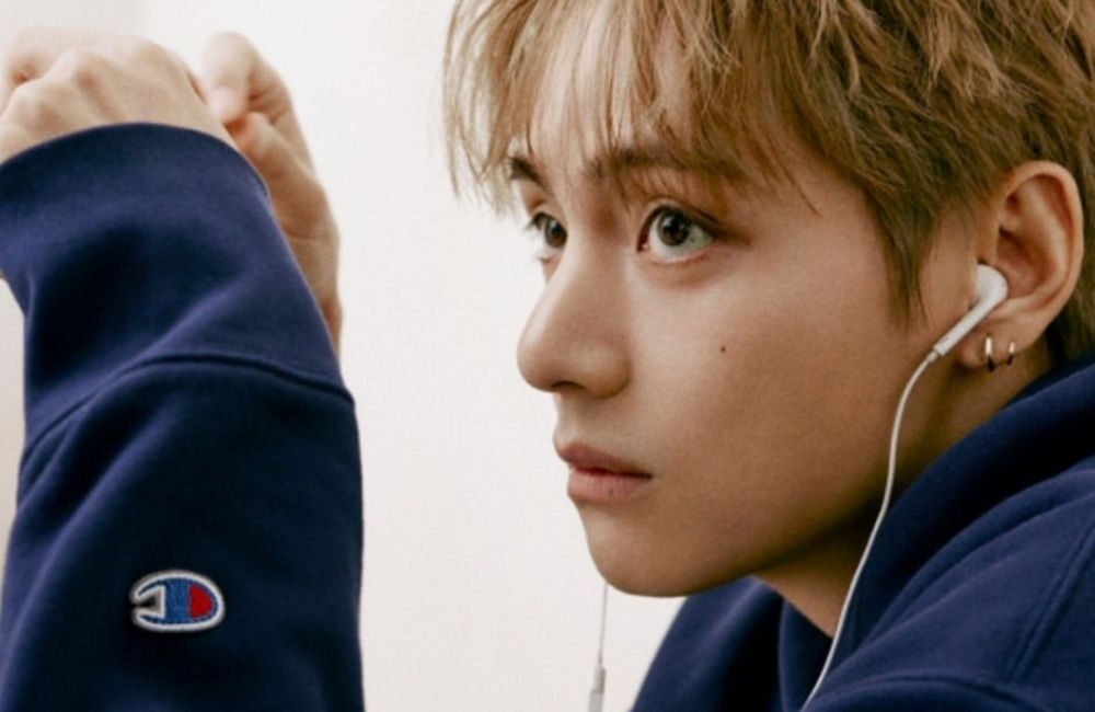 Gaya Personal V BTS Gandeng Champion! dari Hoodie Sampai Celana Olah Raga Semuanya Cool