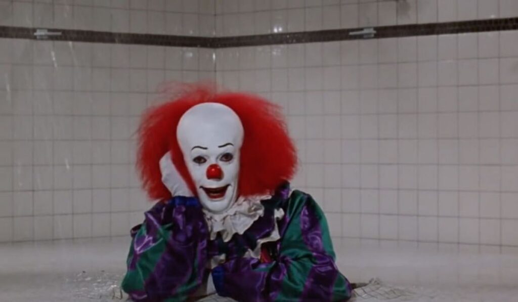 Tim Curry sebagai Pennywise - sumber foto istimewa