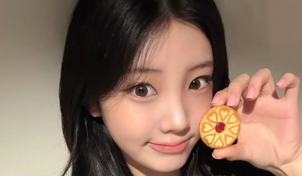 Viral! ILLIT Bikin Heboh Fans Indonesia, Foto Bareng Biskuit Yang Sering Kamu Makan Urbie's!
