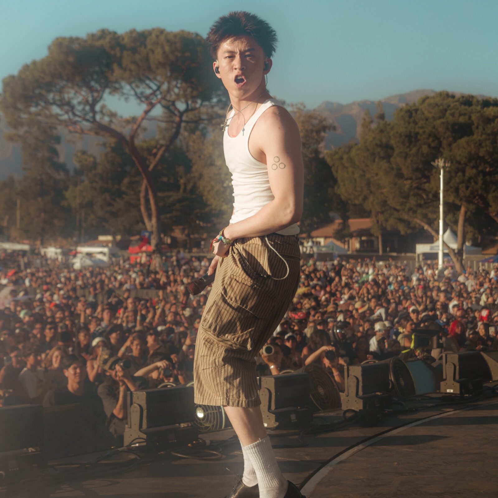 Rich Brian Gaspol di Head In The Clouds, Panggung Dunia Jadi Saksi!