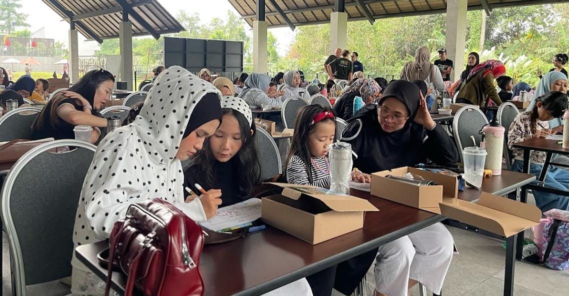 Aktivitas Mewarnai Tumblr dalam Rangkaian Acara World Rhino Day di Aston Serang. Foto: Dok. Aston Serang