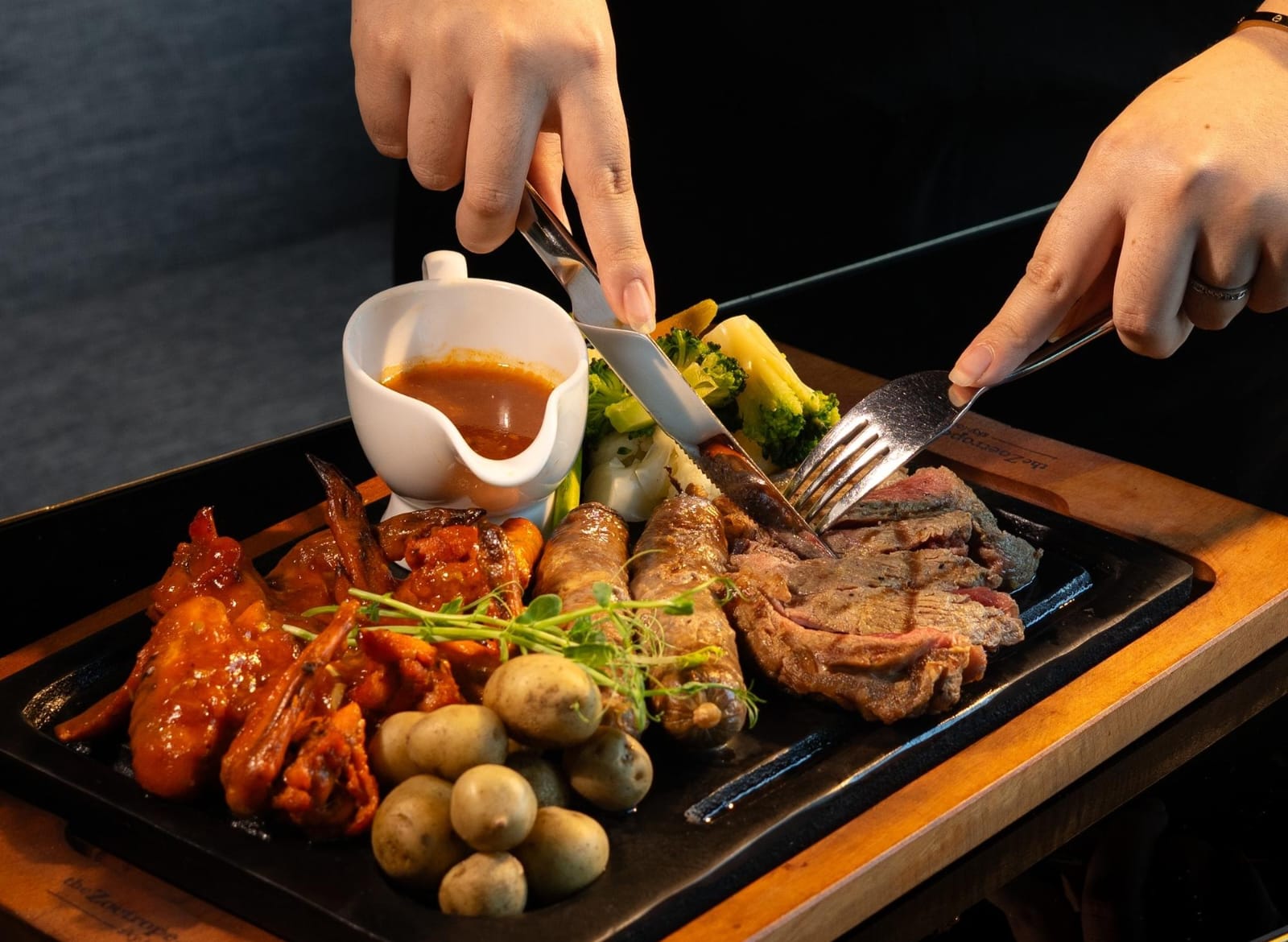 Dining in the Sky di Avenzel Hotel, Ada Live Carving dan Kolaborasi Lima Chef Profesional