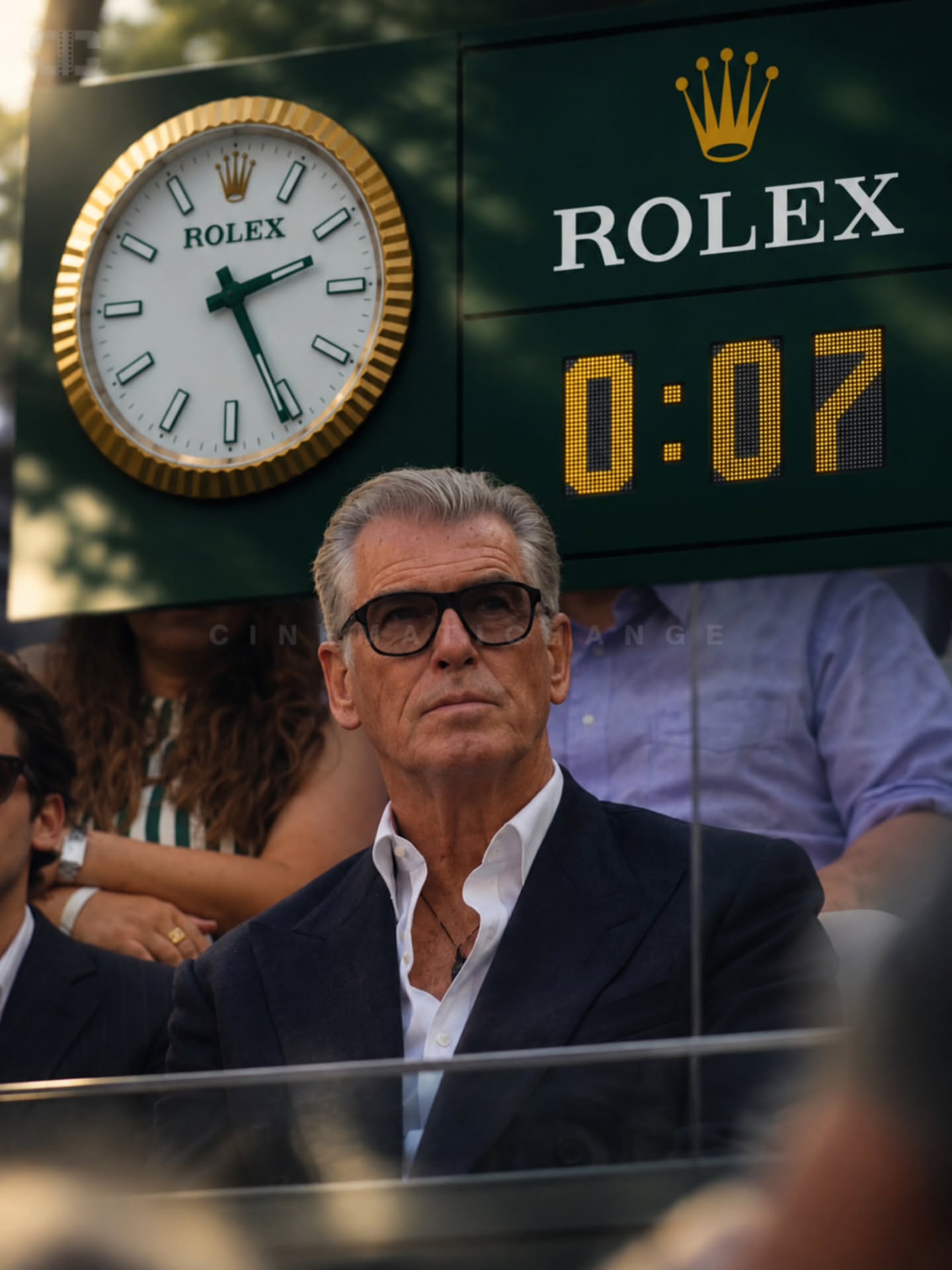US Open Bikin Momen 007, Pierce Brosnan Muncul Tepat Saat Jam Tunjukkan 0:07