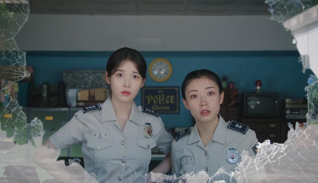 IU Jadi Polisi dan Tangkap Nenek Misterius di Teaser “Dear My Crazy Soulmate”