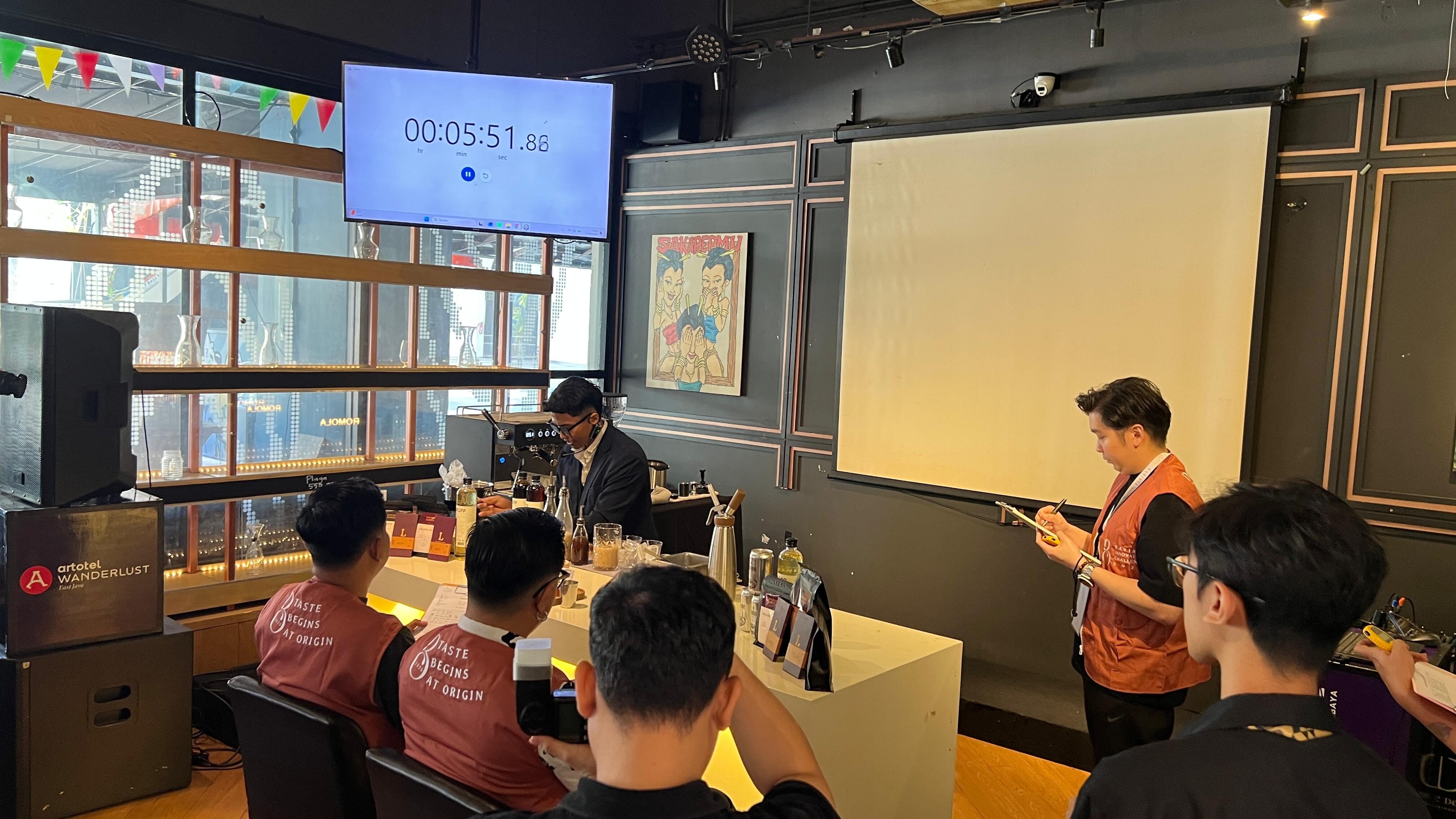 Bukan Sekadar Kopi! ARTOTEL Grand Prima Surabaya Bikin Wadah Buat Barista Adu Kreativitas