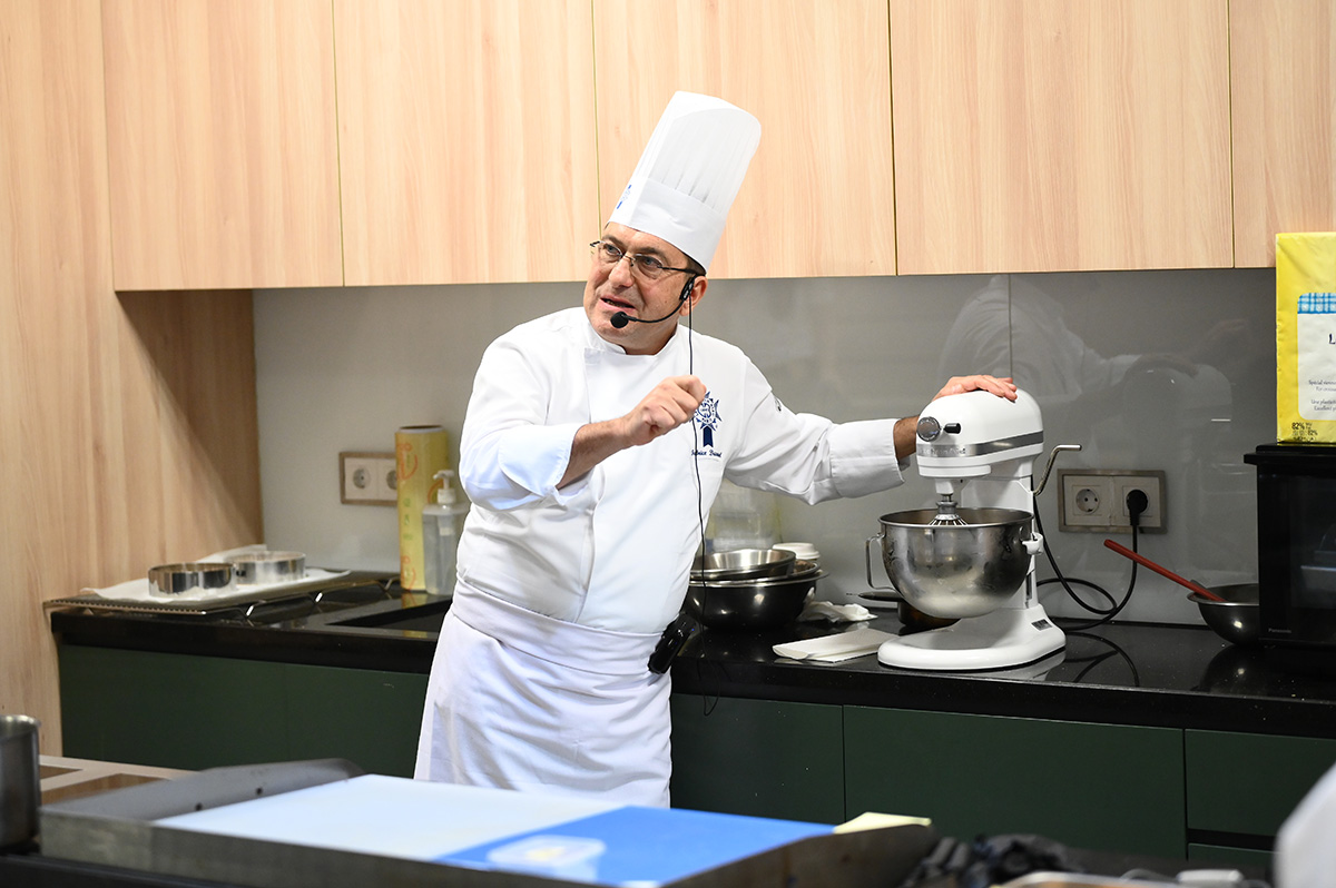 Chef Fabrice Danniel, Wakil Direktur Seni Kuliner di Le Cordon Bleu Paris, yang hadir dalam rangkaian Rendez-vous Rasa 2026 sebagai spesialis pastry - sumber foto IFI