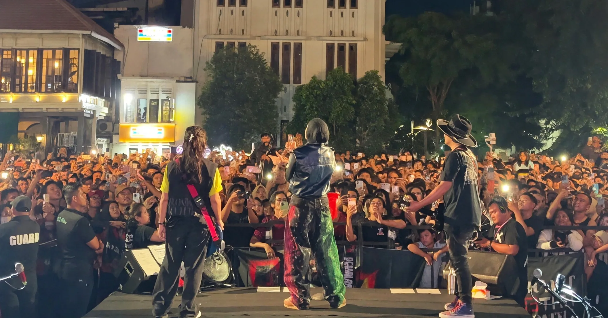 Konser Kotak di Kota Tua Mendadak Berhenti, Gas Menyengat Bikin Penonton Panik