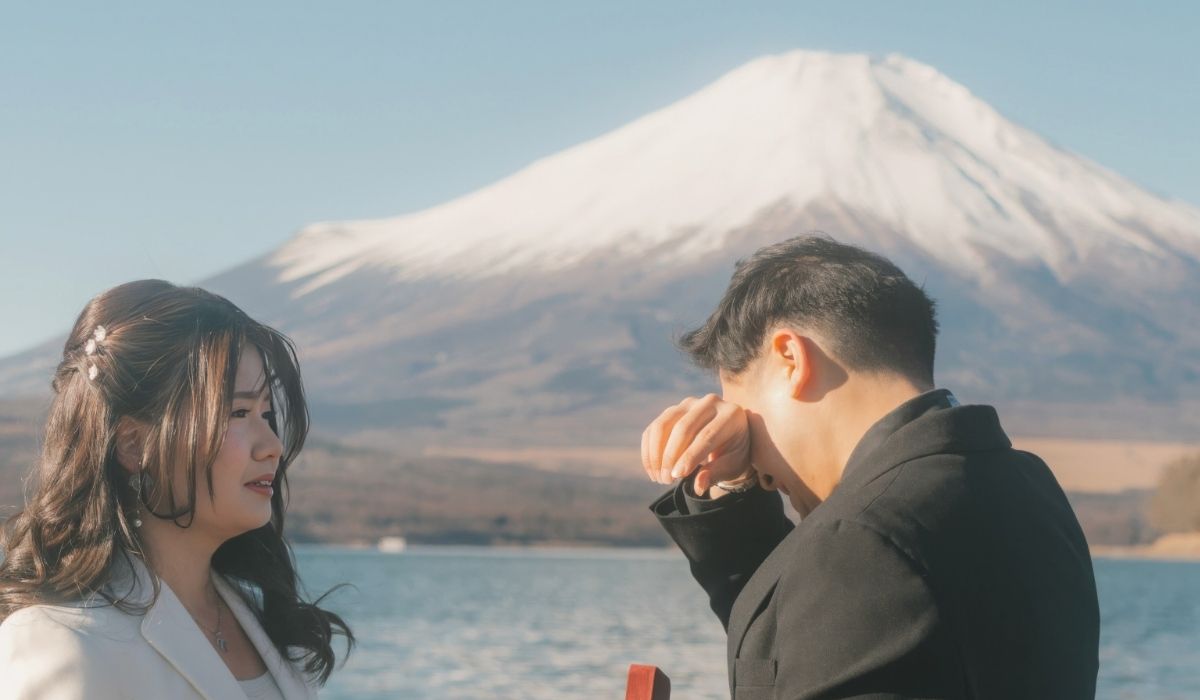 Jerome Polin Lamar Gracia Caroline di Depan Gunung Fuji, Kisah Cinta 9 Tahun Berujung Tangis Bahagia!