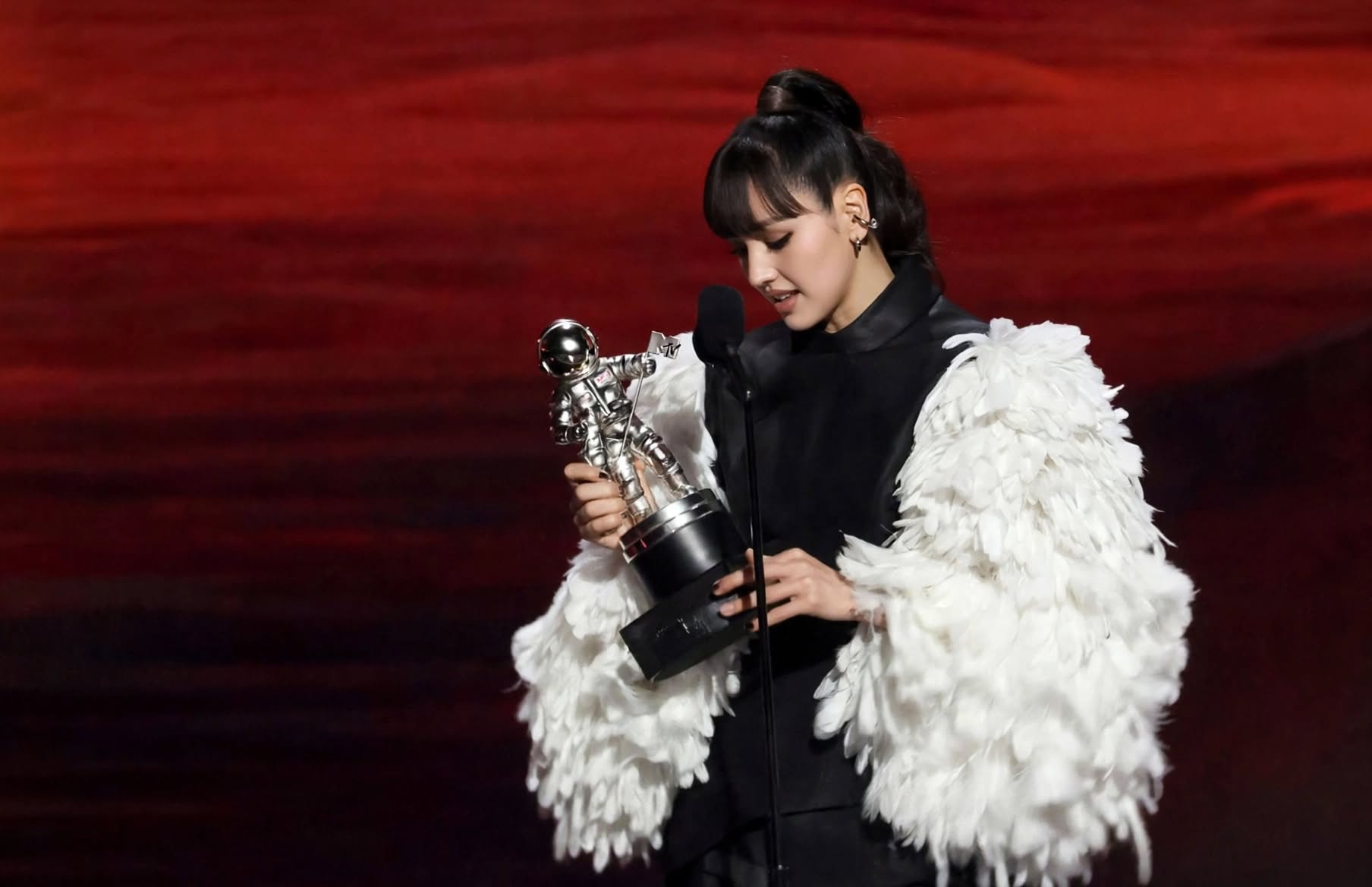Lisa BLACKPINK Cetak Sejarah di MTV VMAs 2026! Kalahkan Taylor Swift hingga Ariana Grande, Jadi Solois Asia Pertama Raih Best Pop
