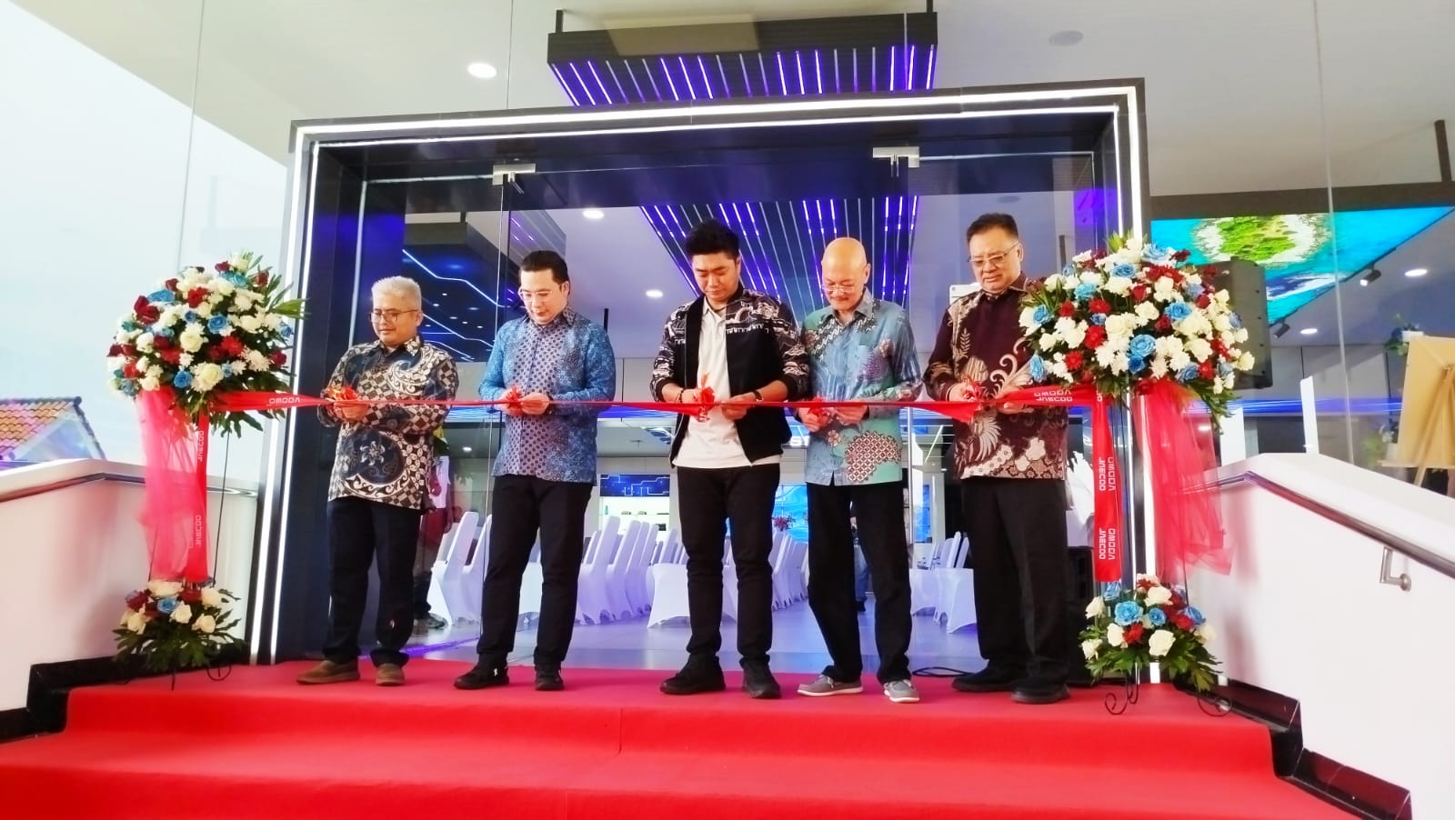 Bukan Cuma Jual Mobil! OMODA & JAECOO Buka Dealer 4S di Pondok Gede, Ada Fast Charging hingga Body & Paint