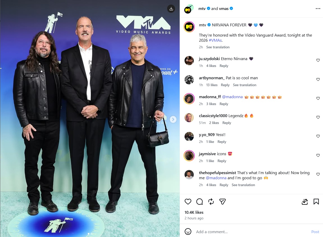 Unggahan MTV Nirvana reuni di MTV VMAs 2026! Dave Grohl, Krist Novoselic, dan Pat Smear menerima Video Vanguard Award serta mengenang warisan Kurt Cobain.